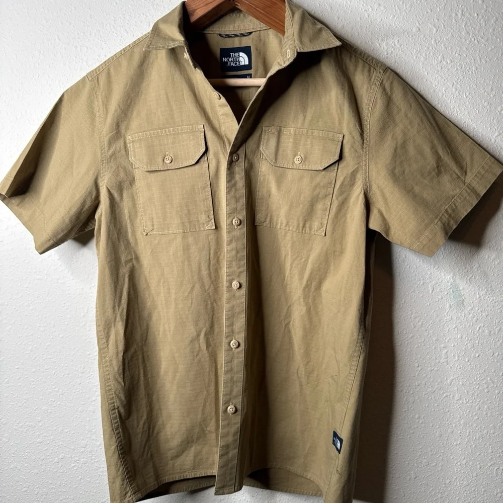 The North‎ Face Men's Khaki Button-Down Shirt, Ripstop size medium